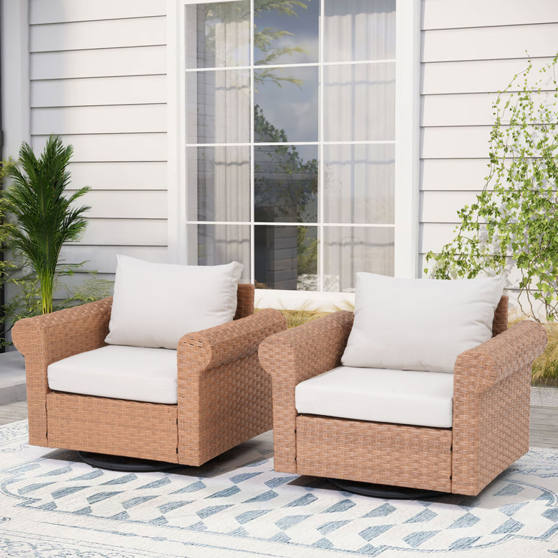 Chaise d'extérieur pivotante en rotin avec coussins