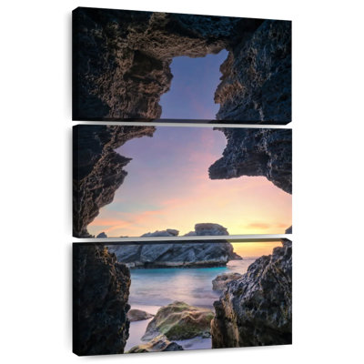Adeliza Sea Cave In Bermuda