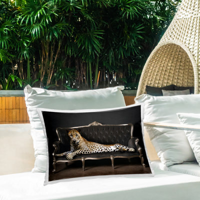Coussin d'extérieur imprimé guépard sur le canapé par Reinders