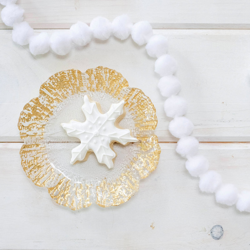 Elegant Gold-Plated Glass Canape Plate with Scallop Embellishment