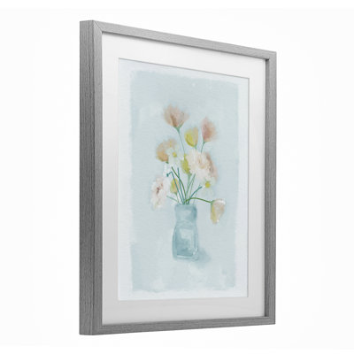 Jolies fleurs dans un vase, reproduction encadrée sous verre, design par Leah Straatsma
