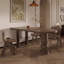 Table de salle à manger en bois massif de style français.-108516456