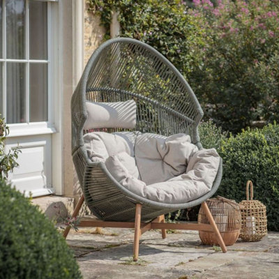 Outdoor Lounge Chair