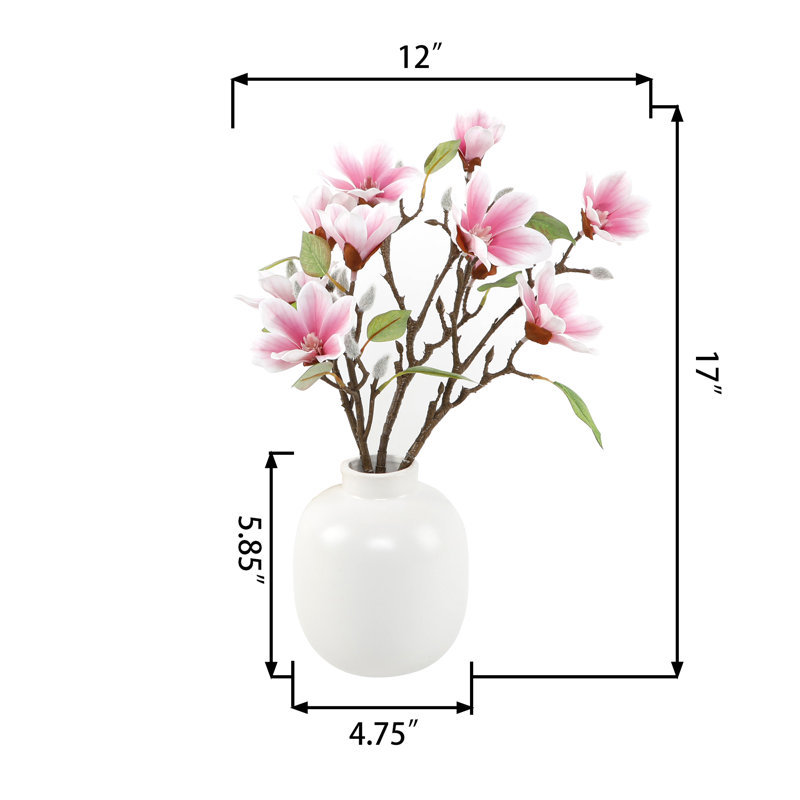 Arrangement floral de magnolia dans un vase