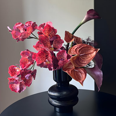 Ornements de fleurs simulées