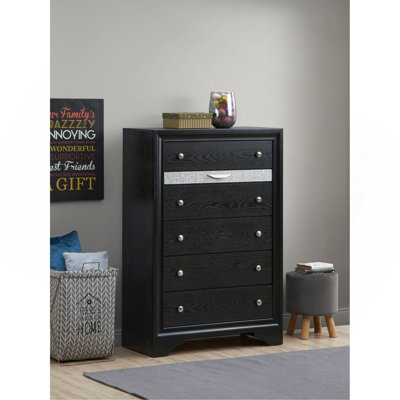 Commode verticale avec panneau décoratif et boutons ronds