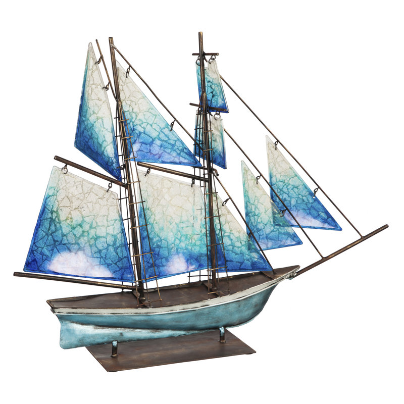 Voilier en métal avec voiles en mosaïque
