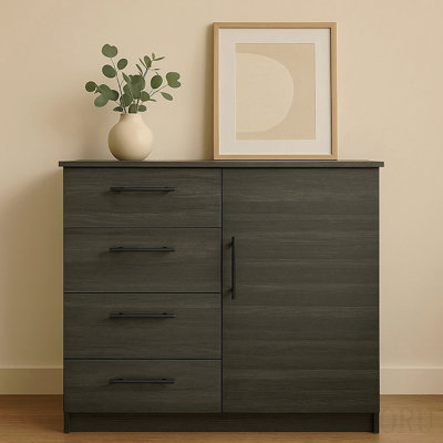 Gentleman'S Chest In Gray