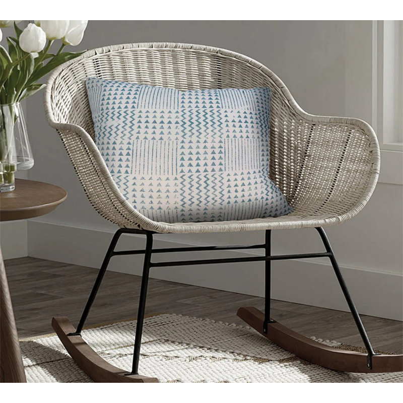 Ensemble de coussins décoratifs en coton fabriqués à la main en bleu et blanc de 18 po x 18 po Benzara