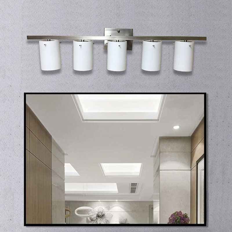 Éclairage pour salle de bain à 5 lumières à intensité variable en nickel brossé Dimitric