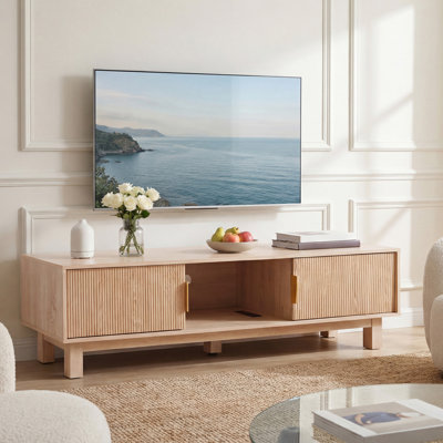 Meuble télé cannelé de 59 po pour téléviseur de 65 po ou moins avec prises de courant et compartiments de rangement