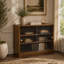 Meuble de rangement de comptoir avec porte vitrée, idéal pour organiser des épices et des accessoires à café, design élégant et peu encombrant
