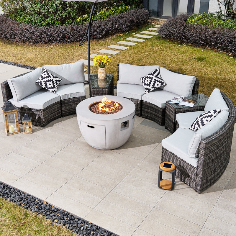 6 - Person Round Outdoor Dining Set With Cushions