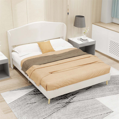 Luxueux lit rembourré en velours avec tête de lit capitonnée pour les chambres des maîtres, la structure robuste assure un sommeil paisible et un confort ultime.
