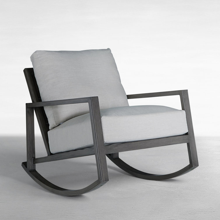 Chaise berçante d'extérieur en aluminium forgé Avondale