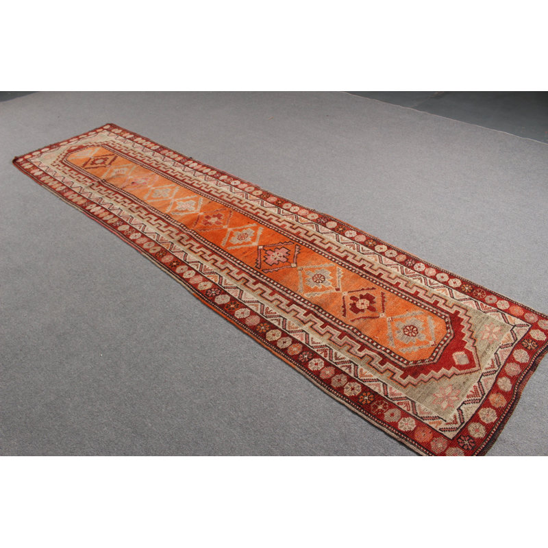Tapis de couloir rétro vintage rouge turc idéal pour la cuisine avec un design anatolien bohème chic et des détails de tapis Herki