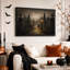 Toile ouverte sur un chemin pavé brumeux et halloween-874802030