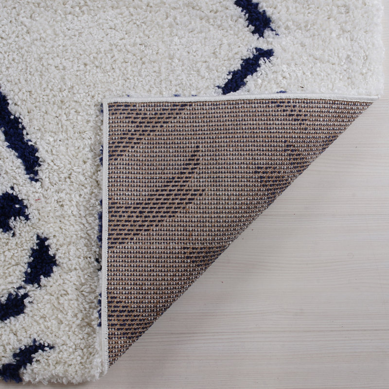 Tapis décoratif à motif géométrique blanc Calderwood, Rectangle 6 pi 5 po x 9 pi 5 po