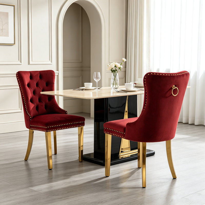 Ensemble de 2 chaises de salle à manger modernes en velours capitonné, chaises d'appoint rembourrées avec pieds en acier inoxydable plaqué or, garniture cloutée et anneau de tirage, bordeaux