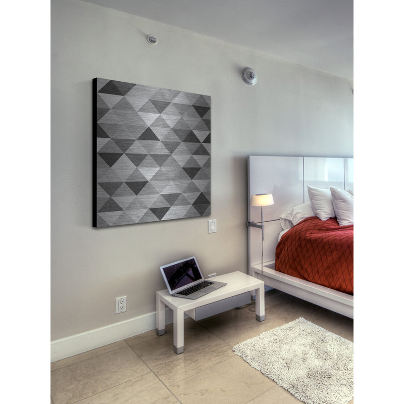 « chrome triangles », reproduction d’art sur aluminium brossé, H 24 po x l 24 po x P 1,5 po