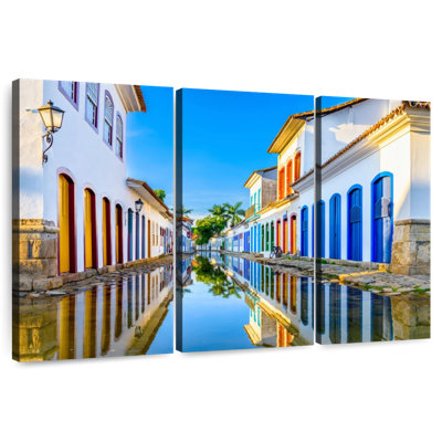Sebbie Paraty Street