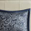 Couvre-lit très grand bleu marine - et une literie élégante pour une chambre à coucher glamour avec des coussins classiques et pratiques-119105568-119105565