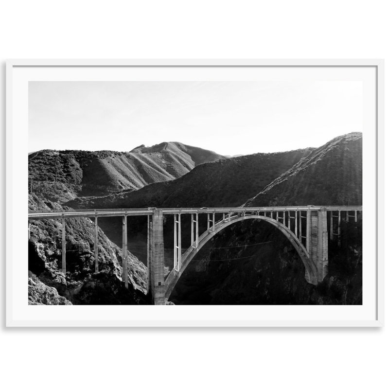 «Bixby Bridge Black and White» par Carly Tabak - photographie de cadre, L 44 po x H 31 po, Bois blanc