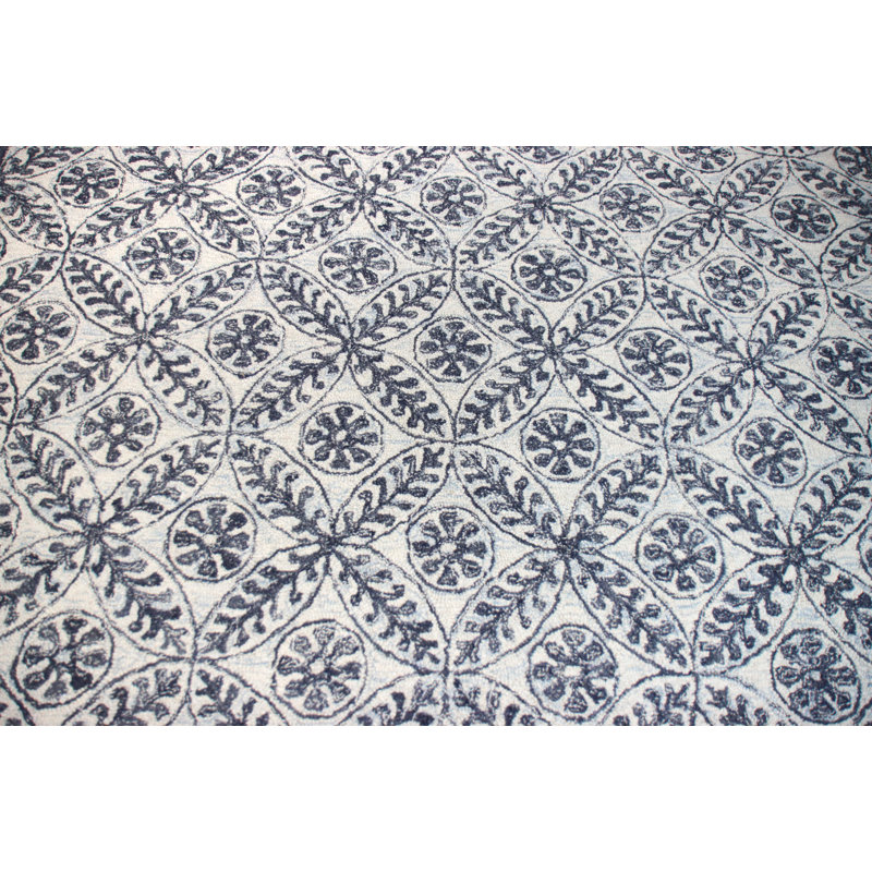 Ivory and Blue Hand-Tufted Wool Rectangular Area Rug 5' x 7'