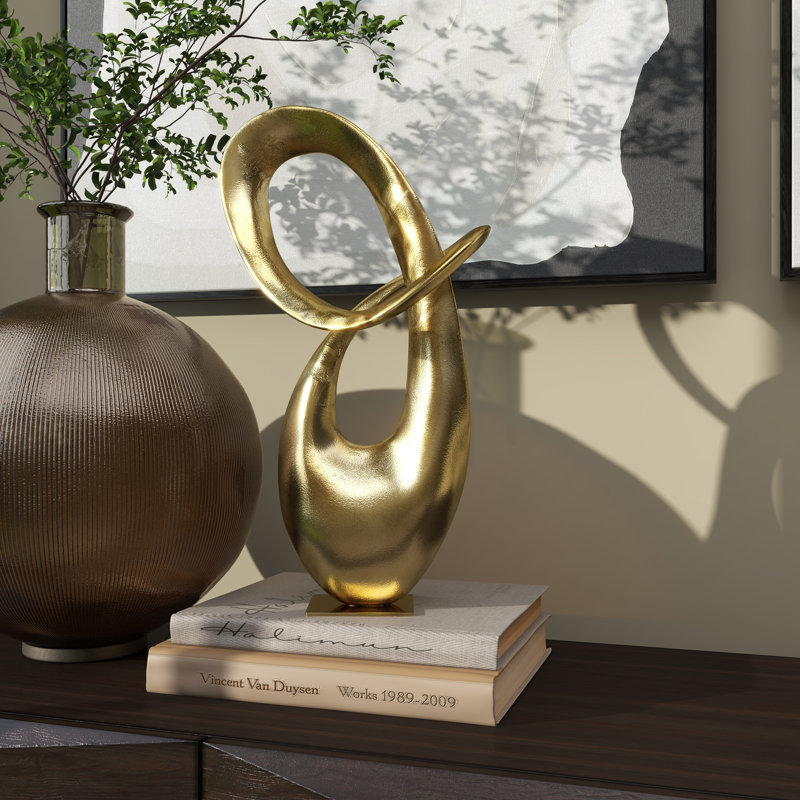 Sculpture abstraite moderne en aluminium massif Berdeen, H 17,45 po x l 9,55 po x P 5,1 po, Doré