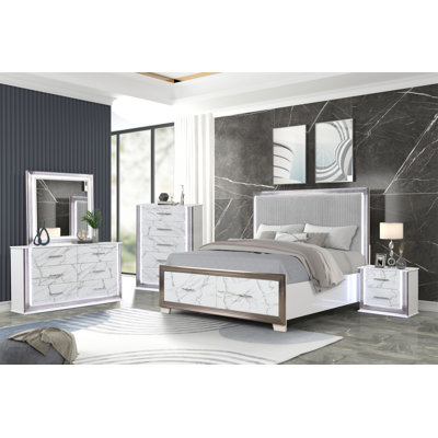 Miroir Desire - Cadre éclairé à DEL avec bordure métallique et surface de vision généreuse pour une décoration de chambre sophistiquée et fonctionnelle (miroir inclus seulement)