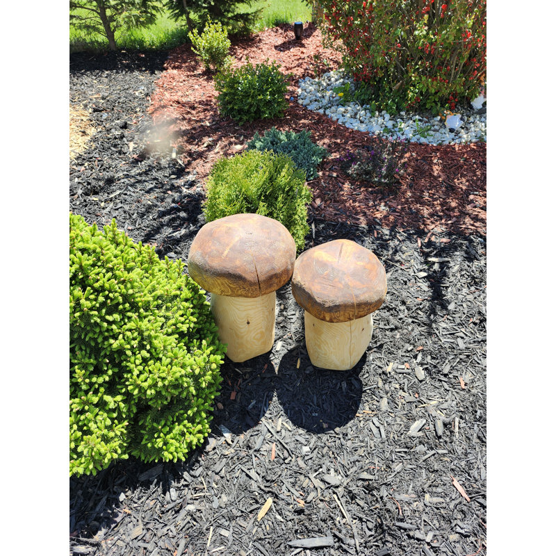 Champignons d'extérieur en bois