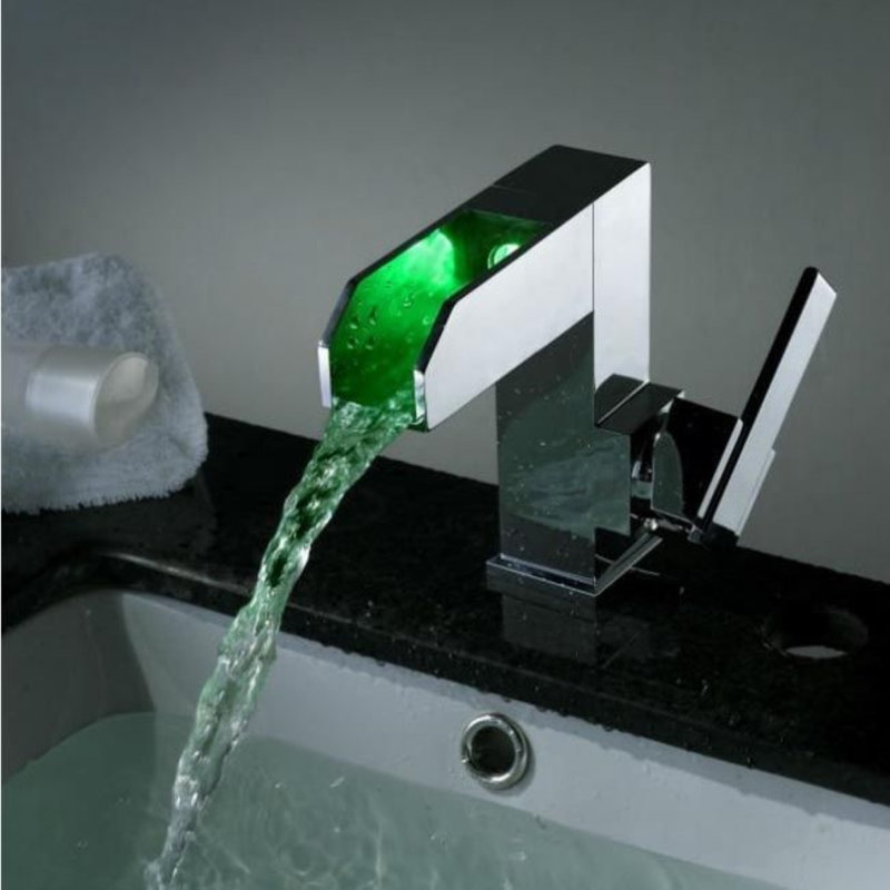 Robinet de lavabo monotrou avec base carrée et finition nickel brossé