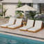 Chaise longue d'extérieur en bois d'acacia avec coussins Turan-118158895-129505257