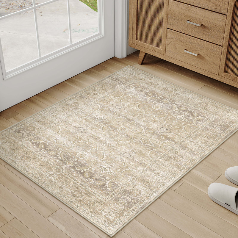 Luthien Elegant Vintage Floral Area Rug in Beige, Rectangle 2' x 3'