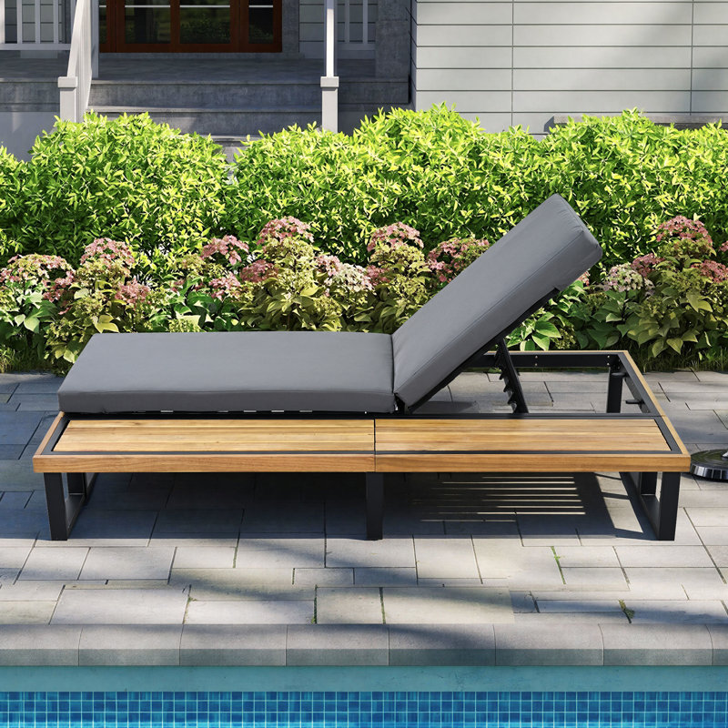 Chaise longue de patio de 37,5 po avec table d'appoint en bois, chaise inclinable d'extérieur avec dossier réglable à 5 positions