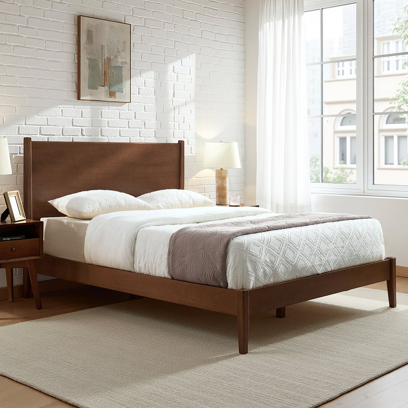 Lit en bois massif de style Mid-Century avec tête de lit moelleuse Boneva, Noyer, Très grand lit