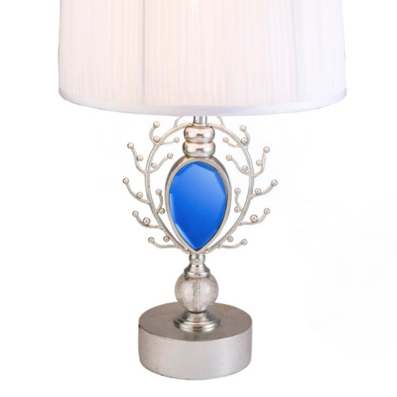 Lampe de table haute en polyrésine 27,75 "Just Dazzle" avec finition argentée et abat-jour blanc