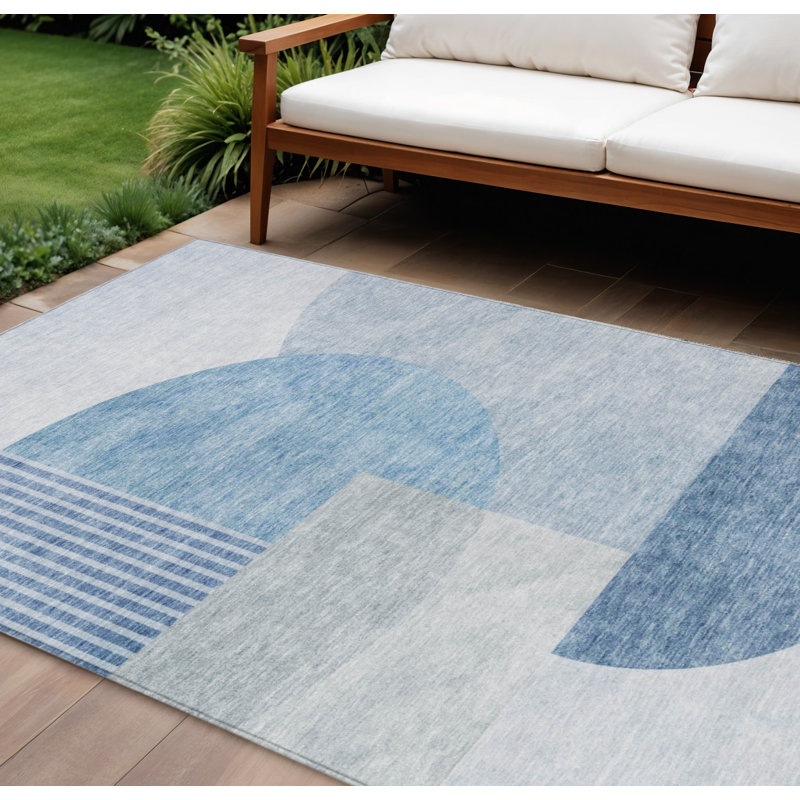 Tapis intérieur / extérieur lavable géométrique bleu marine et bleu ciel HomeRoots 8 pi x 10 pi