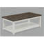 1 table basse brune de style campagnard avec base blanche et plateau de table rectangulaire avec roulettes