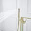 Robinet de baignoire autoportant à fixation au sol à poignée simple avec douche à main-103530651