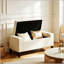Banc de rangement moderne avec repose-pieds polyvalent, sièges confortables et rangement dissimulé pour les salons et les chambres