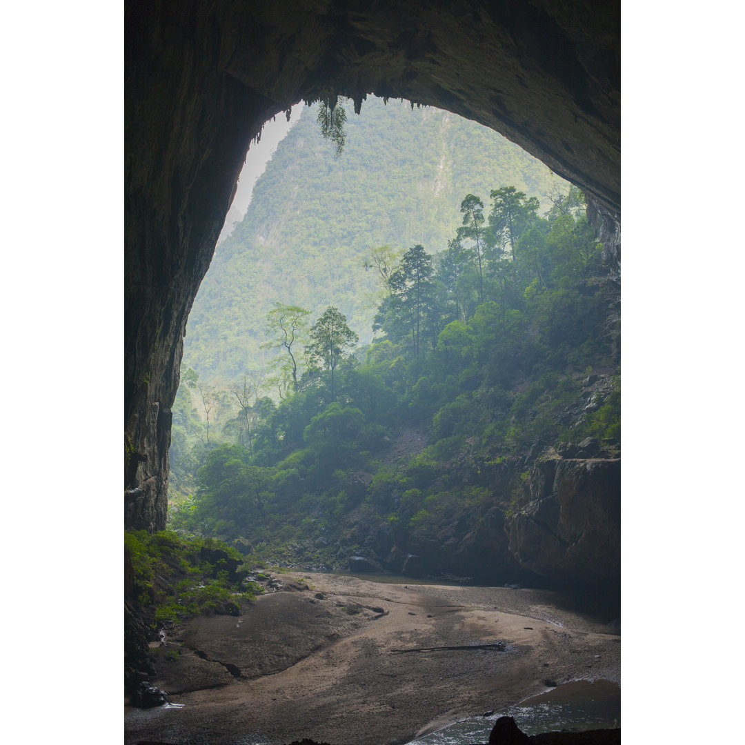 Hang En Cave, Vietnam von RasmusChristensen - Kunstdrucke auf Leinwand