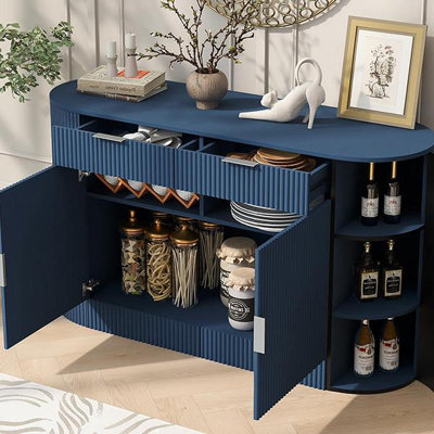 Armoire de rangement moderne 55,1 po - 2 portes et 2 tiroirs, buffet en panneau de fibres à densité moyenne avec poignées en aluminium, porte latérale incurvée et tablettes à 3 niveaux, armoire buffet pour le salon, la chambre à coucher, la salle à manger