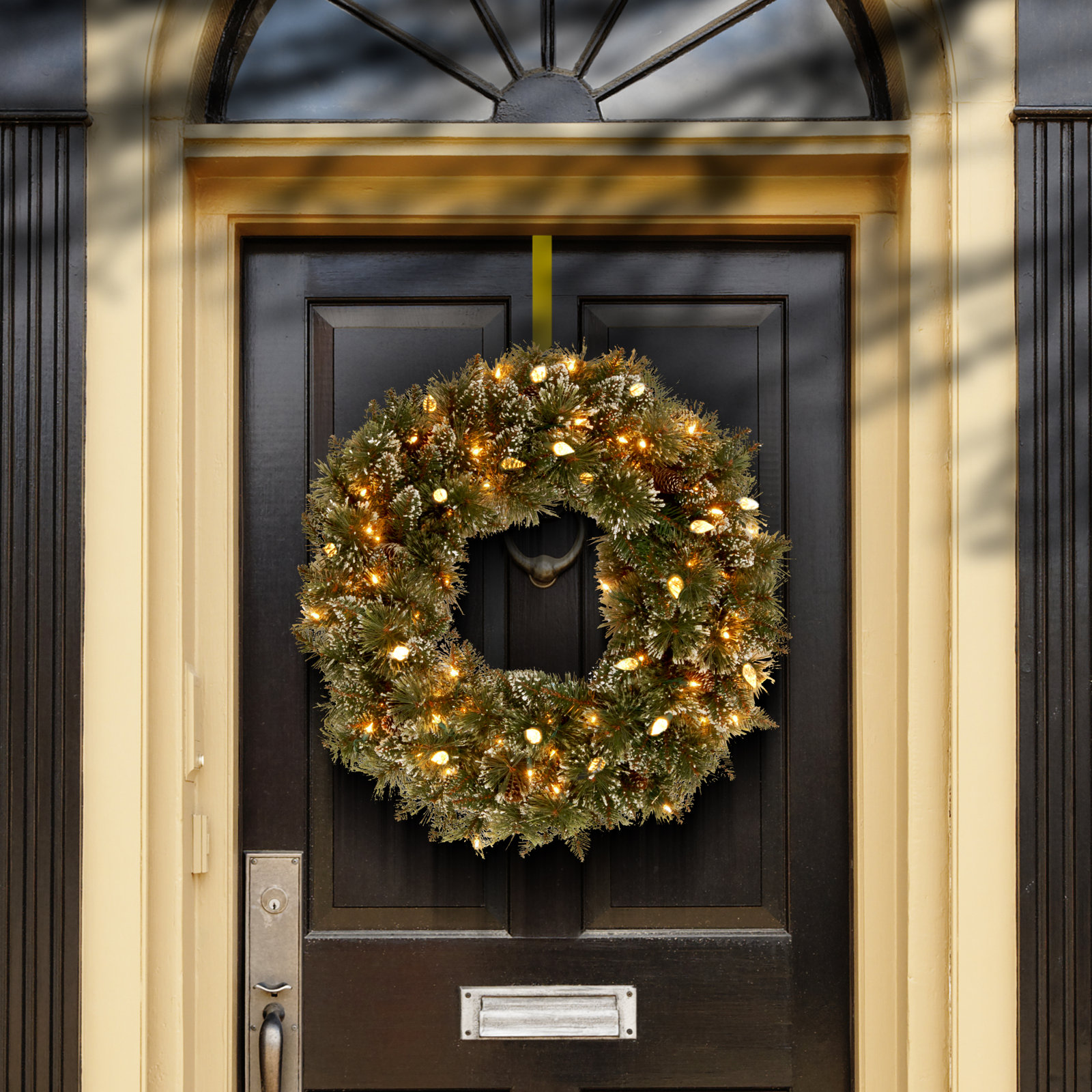 24" Bristle Pine Pre-Lit Wreath