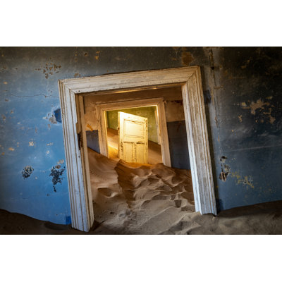 La ville fantôme de Kolmanskop dans le désert du désert près de Luderitz, sur fond de toile, par R.M. Photographie de Nunes