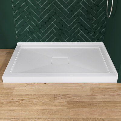 Base de bac de douche à double seuil 48 po x 32 po en blanc avec ensemble de drain central et couvercle de drain inclus