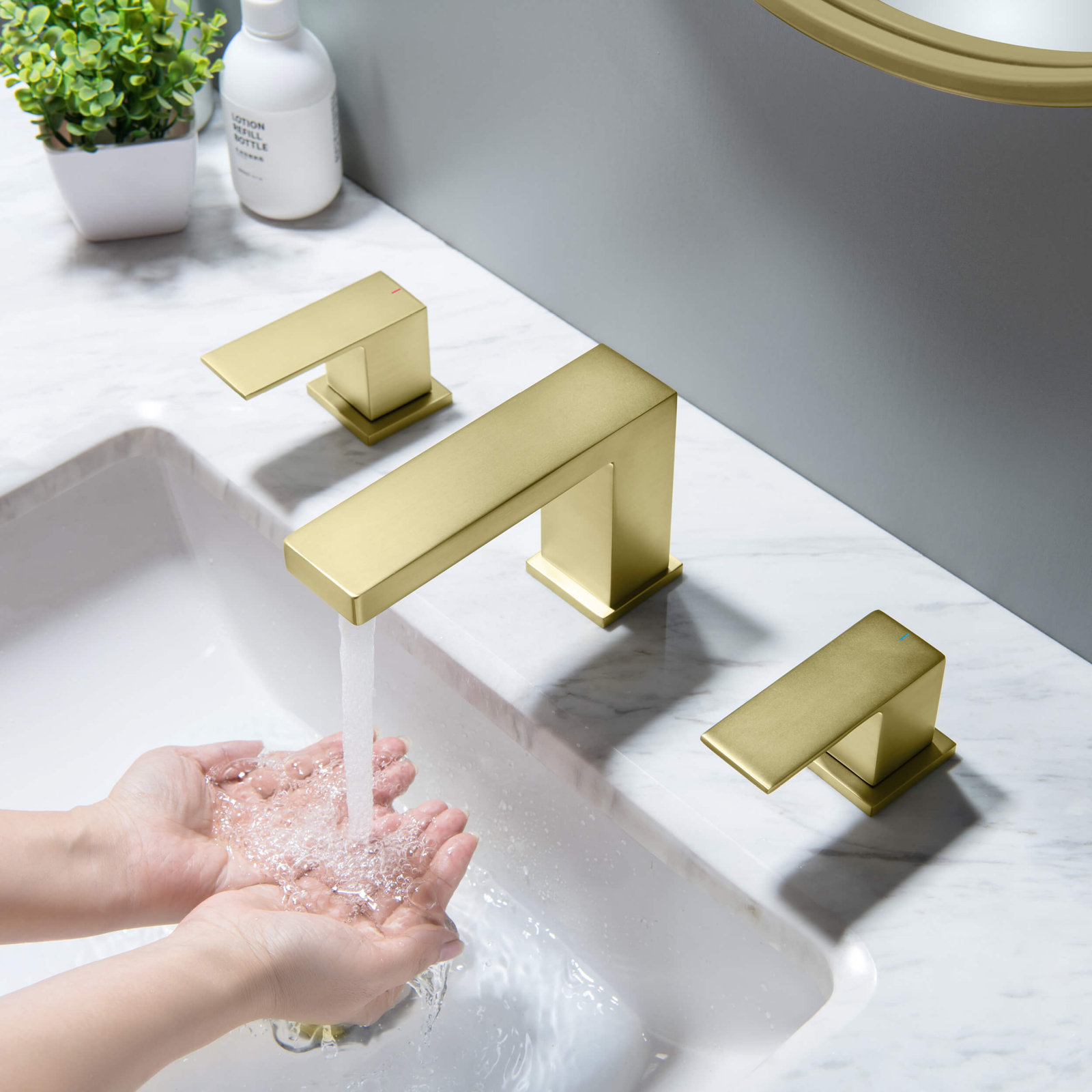 Cube Widespread Faucet 2-handle Bathroom Faucet with Drain Assembly, Gold