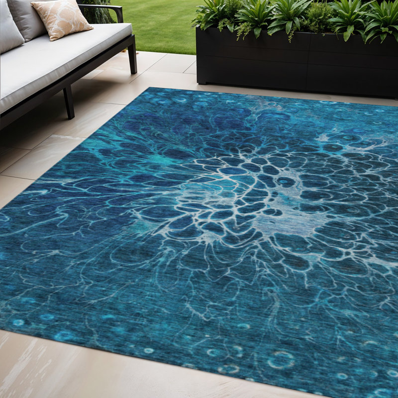 Tapis extérieur lavable abstrait bleu marine et bleu ciel 5 pi x 8 pi