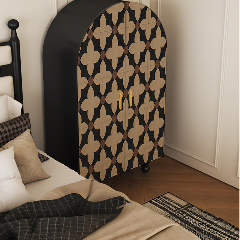 Armoire française rétro en bois massif