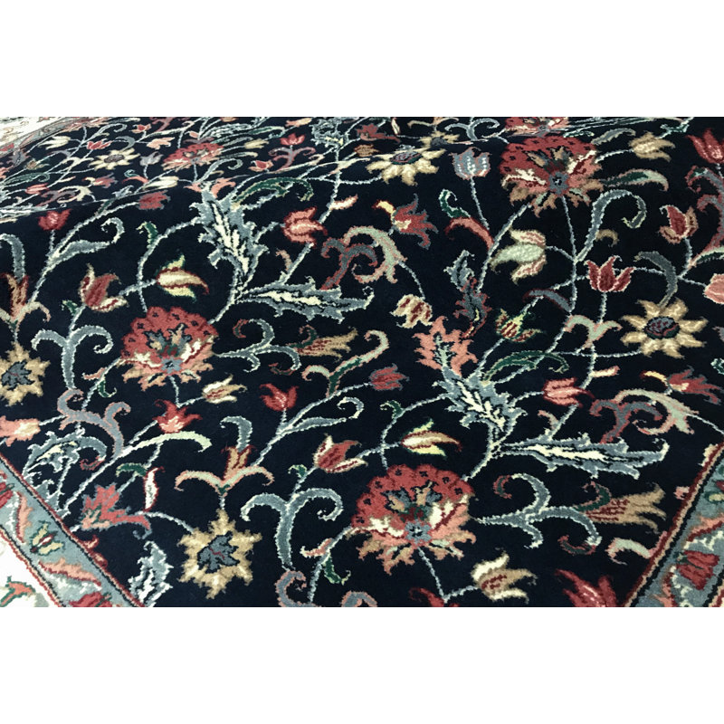 Floral Area Rug in Navy/Ivory